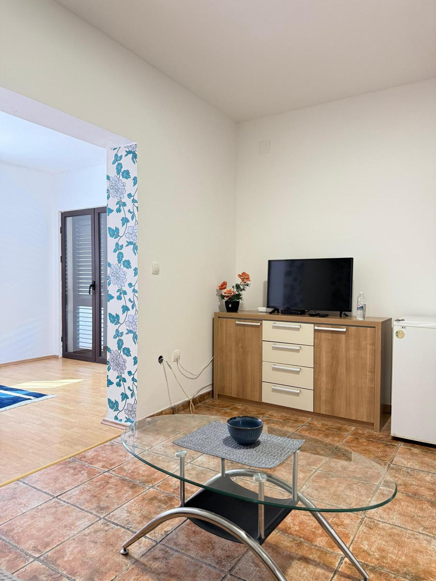Astra Apartment *