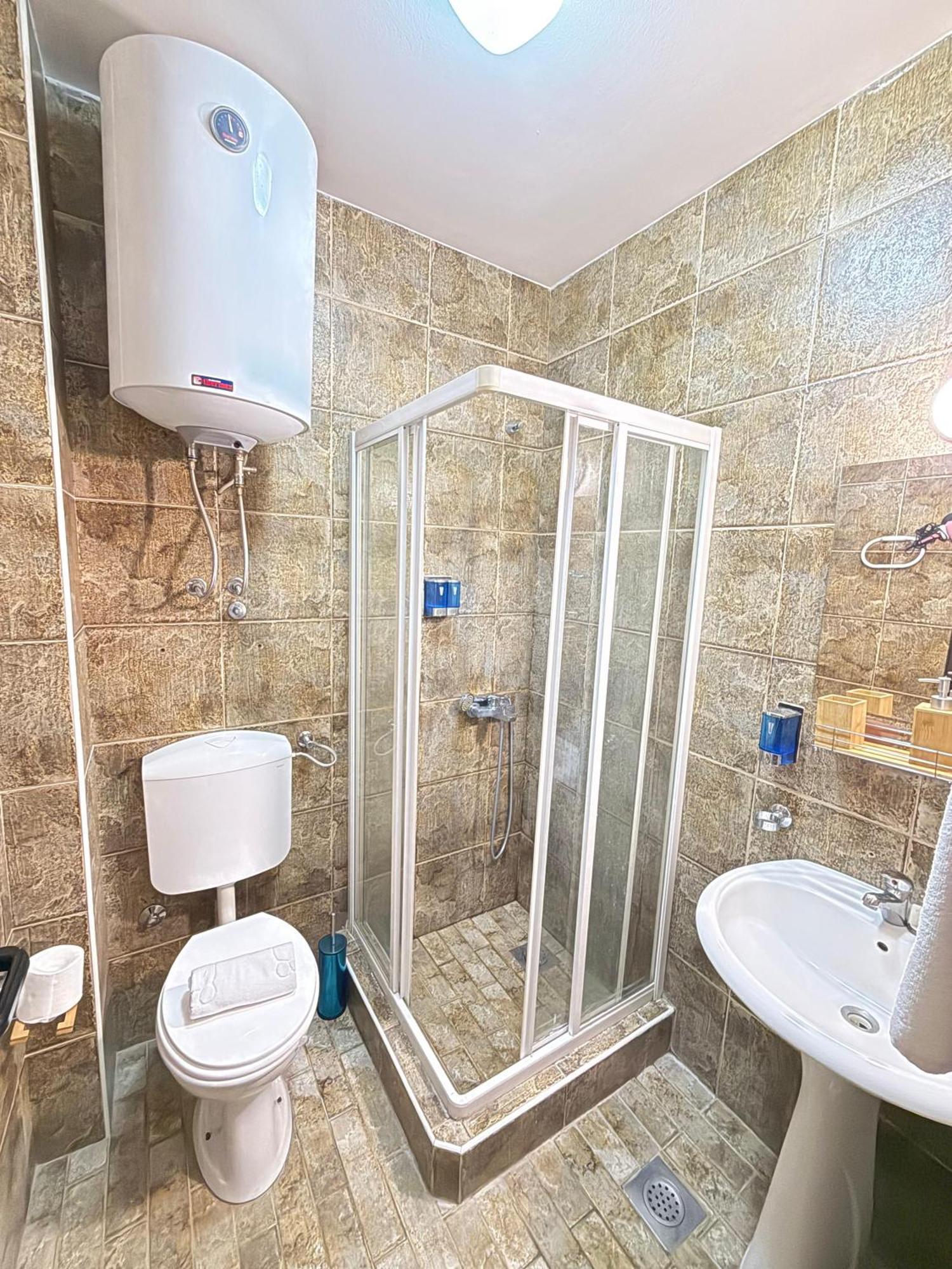 Astra Apartment *