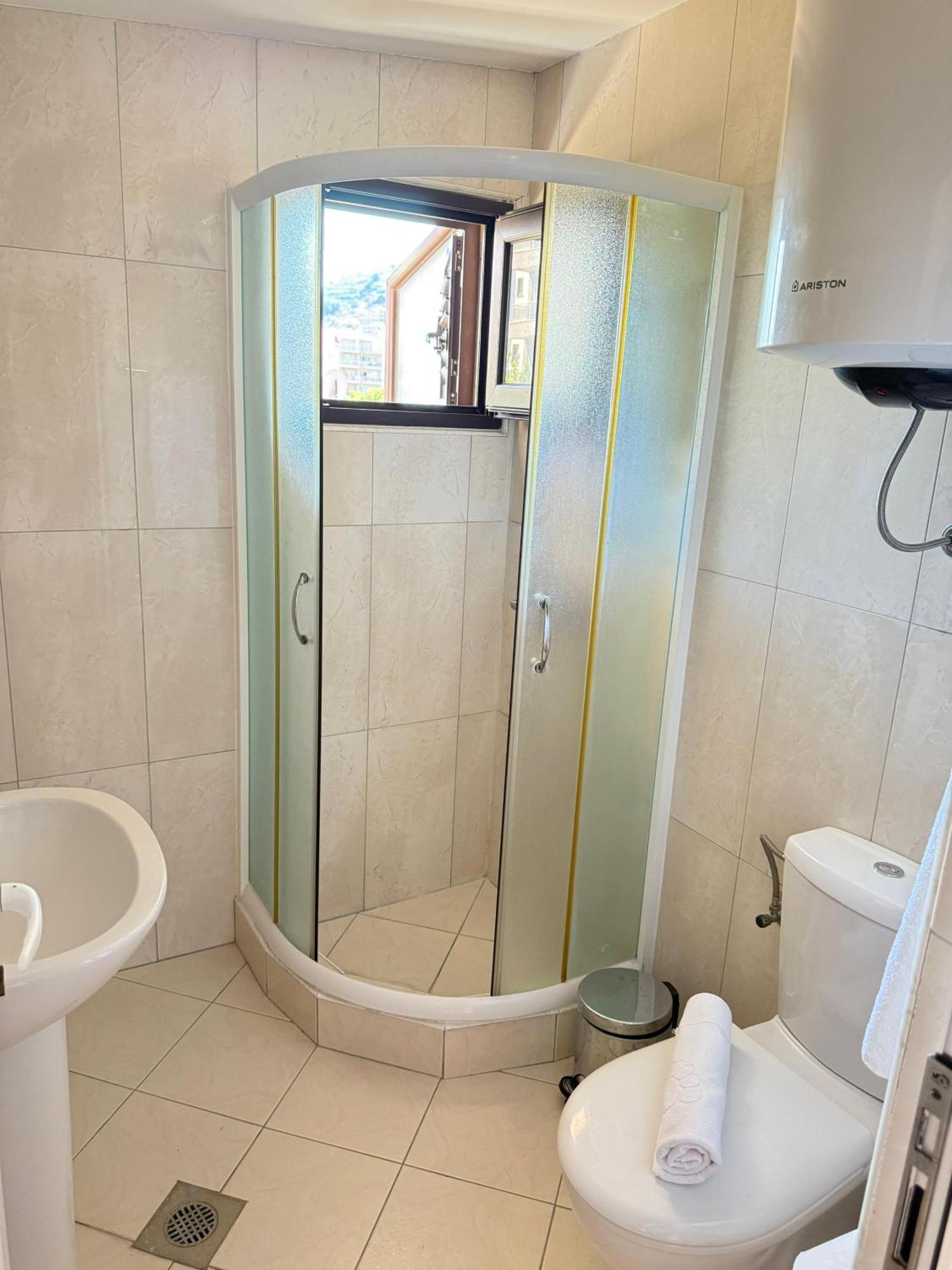 Astra Apartment *